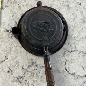 TOVE Cast Iron Skillet with Wooden Handle - Black and Brown